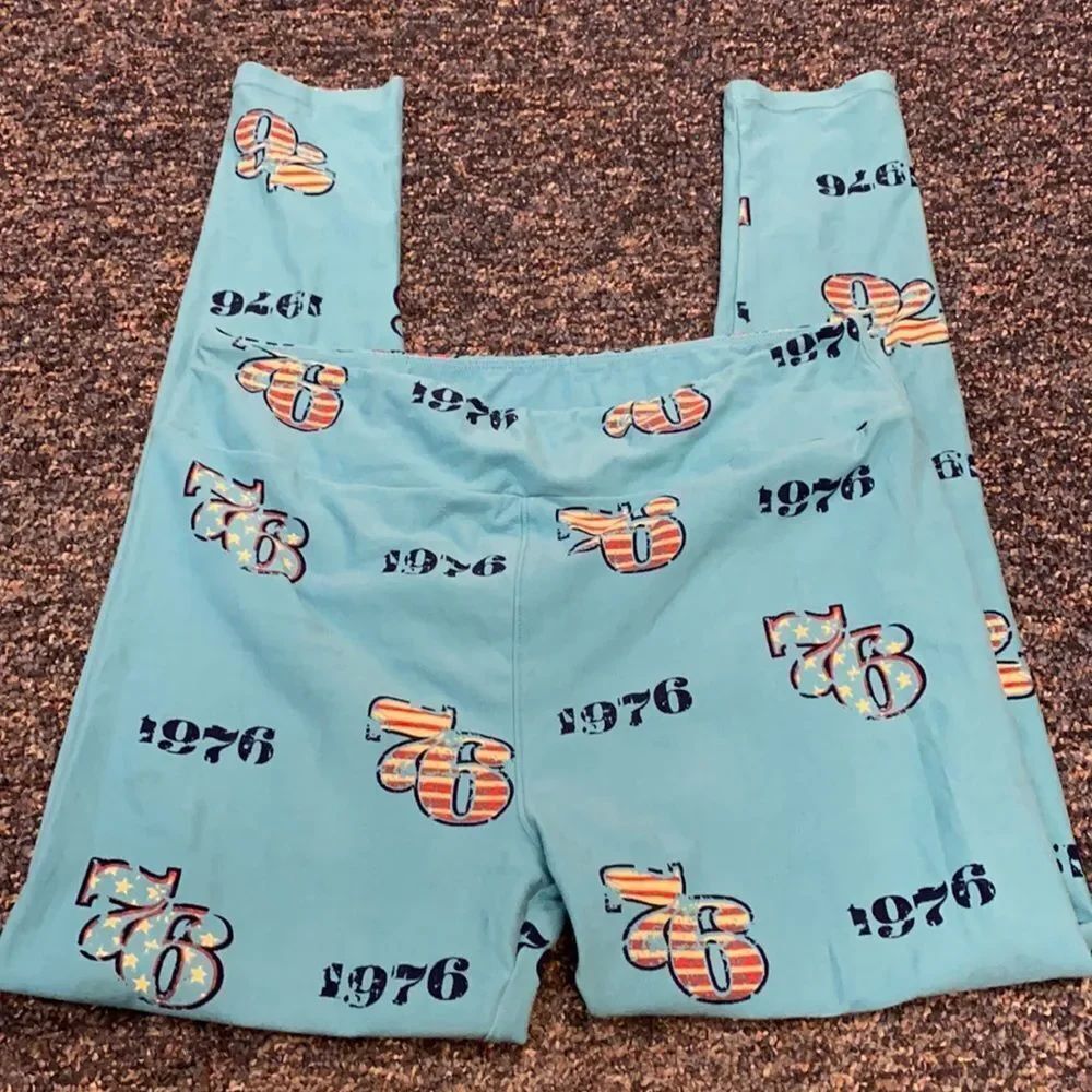 Lularoe 1776 L things Tall and Curvy sz. M